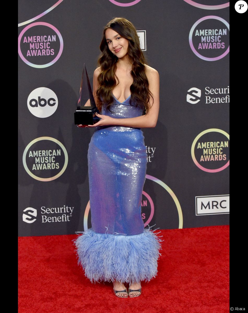 Olivia Rodrigo assiste aux "American Music Awards 2021" au Microsoft Theater. Los Angeles, le 21 novembre 2021.