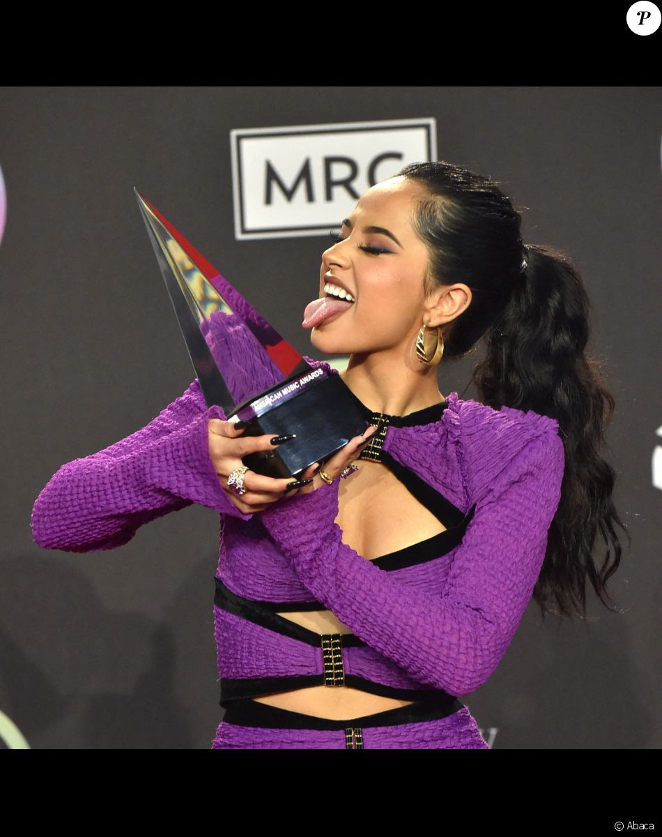Becky G assiste aux "American Music Awards 2021" au Microsoft Theater. Los Angeles, le 21 novembre 2021.