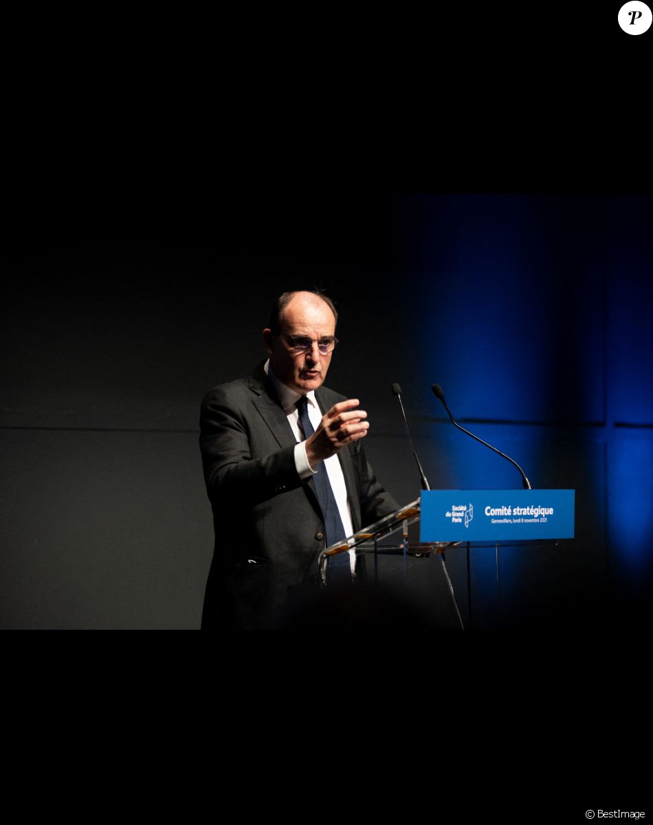 Deplacement de M. Jean Castex, Premier ministre, accompagné de Emmanuelle Wargon, ministre déléguée auprès de la ministre de la Transition écologique, chargée du Logement au théâtre de Gennevilliers pour le Comité stratégique de la Societé du Grand Paris, le 8 novembre 2021. © Jeanne Accorsini/Pool/Bestimage