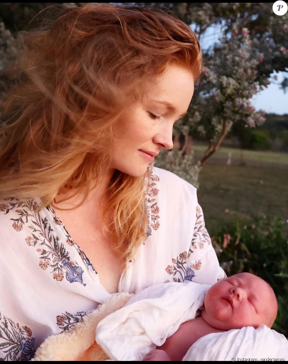 James Van Der Beek annonce la naissance de son 6e enfant, Jeremiah Van Der Beek, le 22 novembre 2021 sur Instagram.
