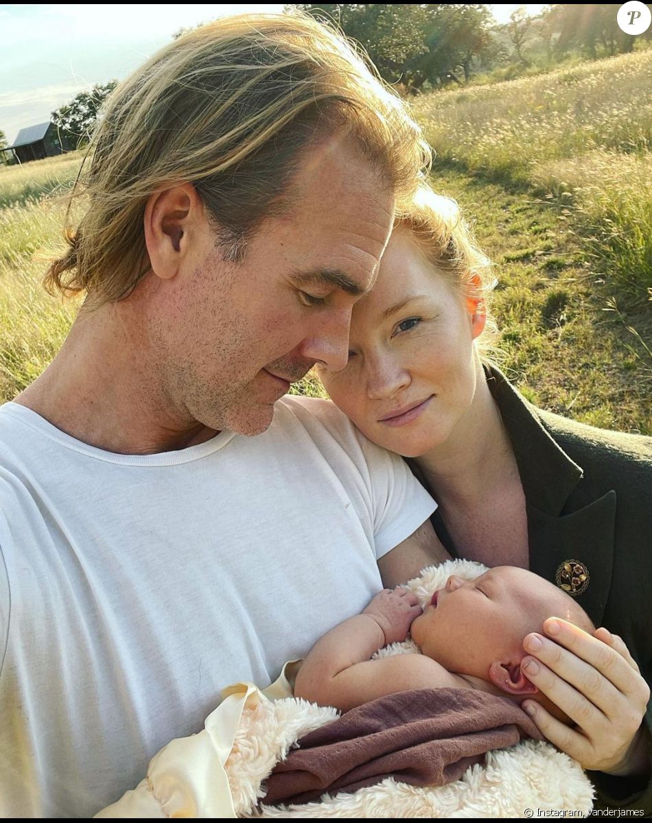 James Van Der Beek annonce la naissance de son 6e enfant, Jeremiah Van Der Beek, sur Instagram.