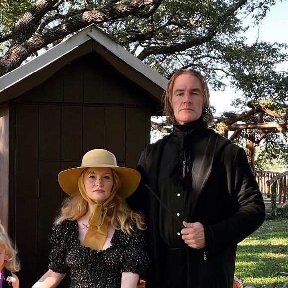James Van Der Beek avec sa femme Kimberly et leurs enfants pour Halloween. Le 1er novembre 2021.