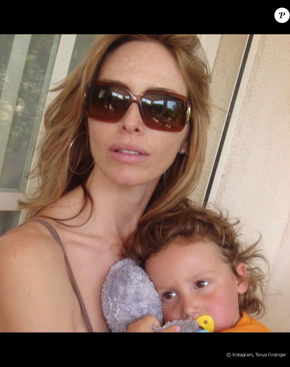 Tonya Kinzinger rend hommage à son fils Sacha sur Instagram.