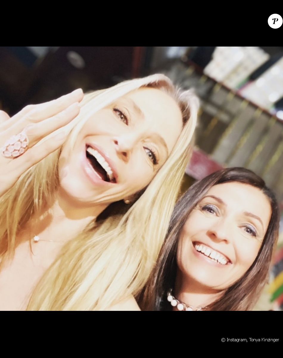 Tonya Kinzinger et Adeline Blondieau sur Instagram. Le 15 mars 2020.