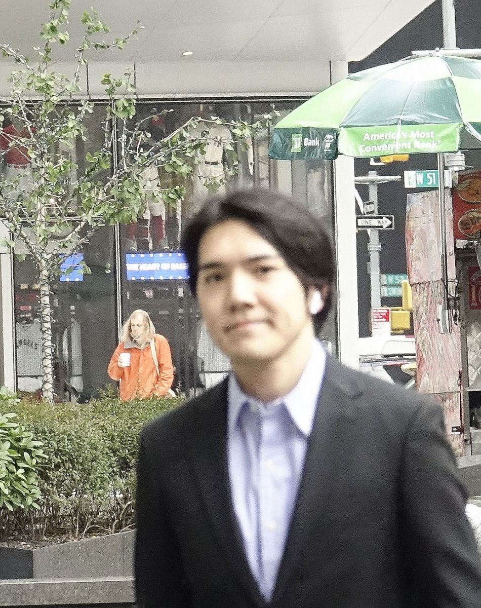 Exclusif - Kei Komuro, le mari de l'ancienne princesse du Japon Mako, entame une nouvelle vie à New York. Déchue de son titre impérial pour avoir épousé un roturier, Mako a suivi son époux à New York où il occupe un poste dans un cabinet juridique à partir du 15 novembre 2021.