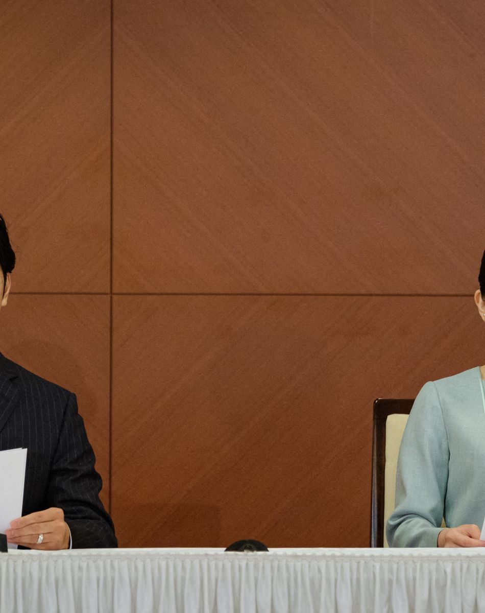 La princesse Mako, nièce de l'empereur du Japon, donne une conférence de presse pour annoncer son mariage avec Kei Komuro au Grand Arc Hotel à Tokyo le 26 octobre 2021.