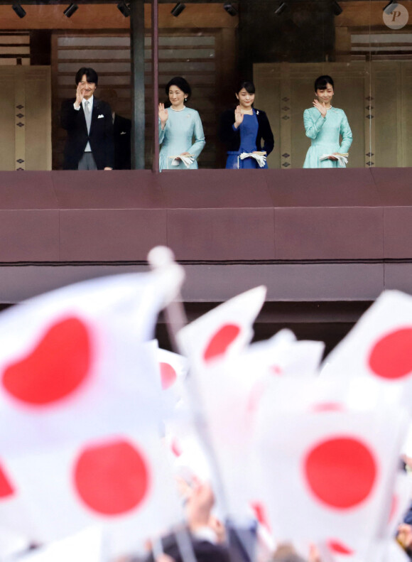 L'impératrice émérite du Japon Michiko, l'empereur émérite du Japon Akihito, l'empereur du Japon Naruhito, l'impératrice du Japon Masako, le prince du Japon Akishino, la princesse du Japon Kiko, la princesse du Japon Mako et la princesse du Japon Kako - La famille impériale nippone lors des voeux du Nouvel An au Palais impérial de Tokyo, Japon, le 2 janvier 2020.