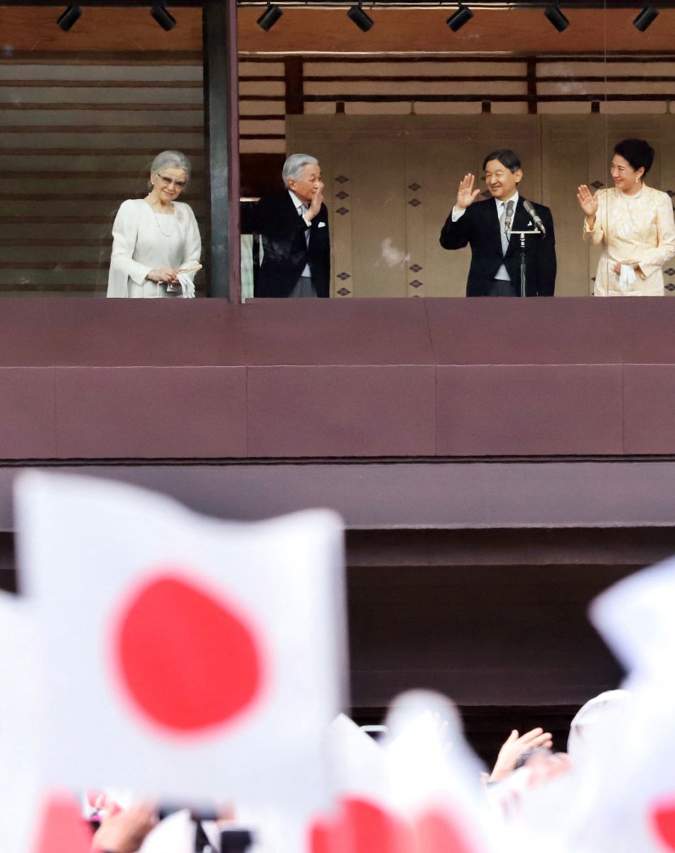 L'impératrice émérite du Japon Michiko, l'empereur émérite du Japon Akihito, l'empereur du Japon Naruhito, l'impératrice du Japon Masako, le prince du Japon Akishino, la princesse du Japon Kiko, la princesse du Japon Mako et la princesse du Japon Kako - La famille impériale nippone lors des voeux du Nouvel An au Palais impérial de Tokyo, Japon, le 2 janvier 2020.