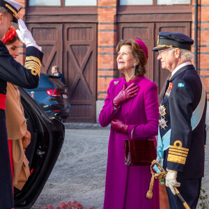 Le roi Felipe VI et la reine Letizia d'Espagne, accueillis par le roi Carl XVI Gustav la reine Silvia de Suède à Stockholm dans le cadre de leur visite d'Etat de deux jours en Suède. Le 24 novembre 2021.