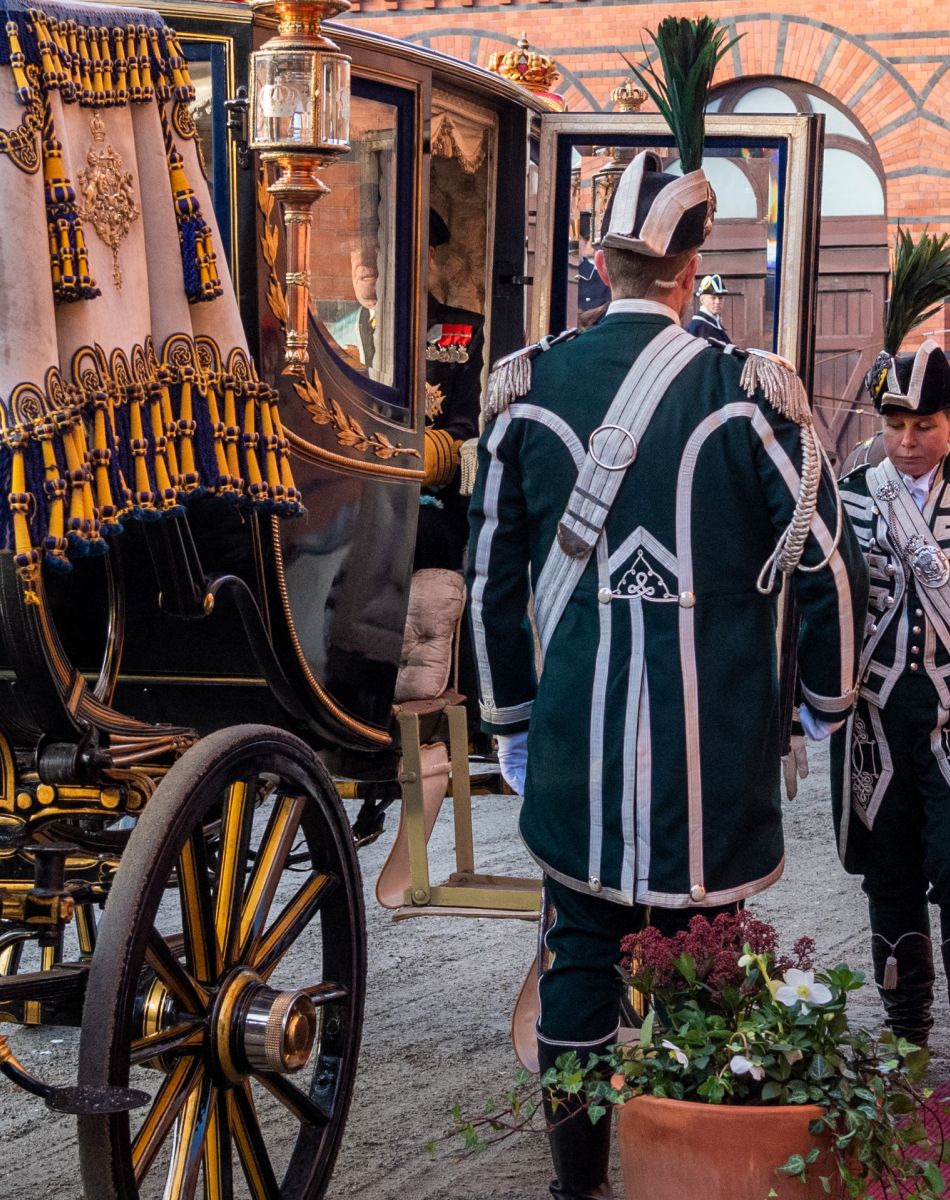 Le roi Felipe VI et la reine Letizia d'Espagne, accueillis par le roi Carl XVI Gustav la reine Silvia de Suède à Stockholm dans le cadre de leur visite d'Etat de deux jours en Suède. Le 24 novembre 2021.