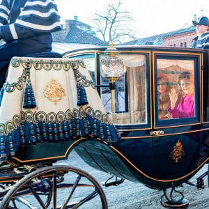 Le roi Felipe VI et la reine Letizia d'Espagne, accueillis par le roi Carl XVI Gustav la reine Silvia de Suède à Stockholm dans le cadre de leur visite d'Etat de deux jours en Suède. Le 24 novembre 2021.