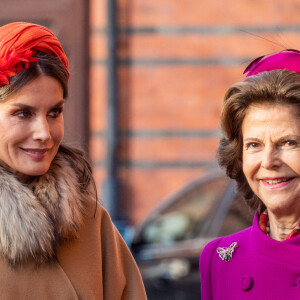 La reine Letizia d'Espagne et la reine Silvia de Suède - Le roi Felipe VI et la reine Letizia d'Espagne, accueillis par le roi Carl XVI Gustav la reine Silvia de Suède à Stockholm dans le cadre de leur visite d'Etat de deux jours en Suède. Le 24 novembre 2021.