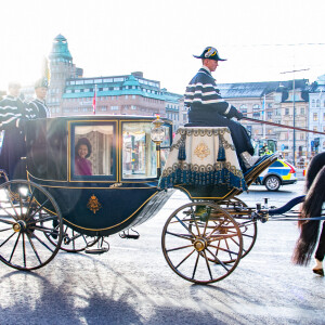 Le roi Felipe VI et la reine Letizia d'Espagne, accueillis par le roi Carl XVI Gustav la reine Silvia de Suède à Stockholm dans le cadre de leur visite d'Etat de deux jours en Suède. Le 24 novembre 2021.