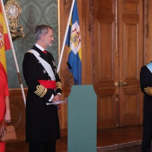 La reine Letizia d'Espagne et la reine Silvia de Suède - Le roi Felipe VI et la reine Letizia d'Espagne, accueillis par le roi Carl XVI Gustav la reine Silvia de Suède à Stockholm dans le cadre de leur visite d'Etat de deux jours en Suède. Le 24 novembre 2021.