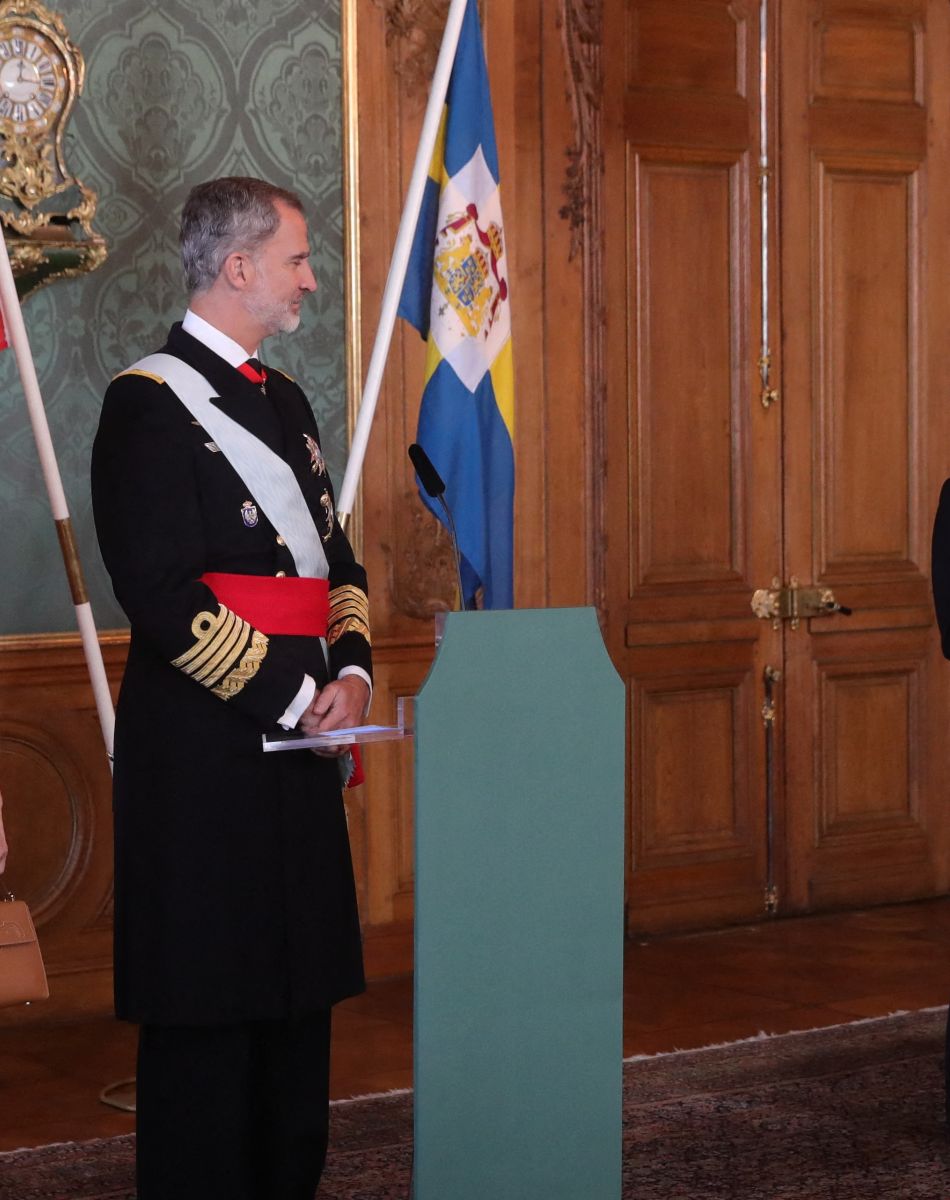 La reine Letizia d'Espagne et la reine Silvia de Suède - Le roi Felipe VI et la reine Letizia d'Espagne, accueillis par le roi Carl XVI Gustav la reine Silvia de Suède à Stockholm dans le cadre de leur visite d'Etat de deux jours en Suède. Le 24 novembre 2021.