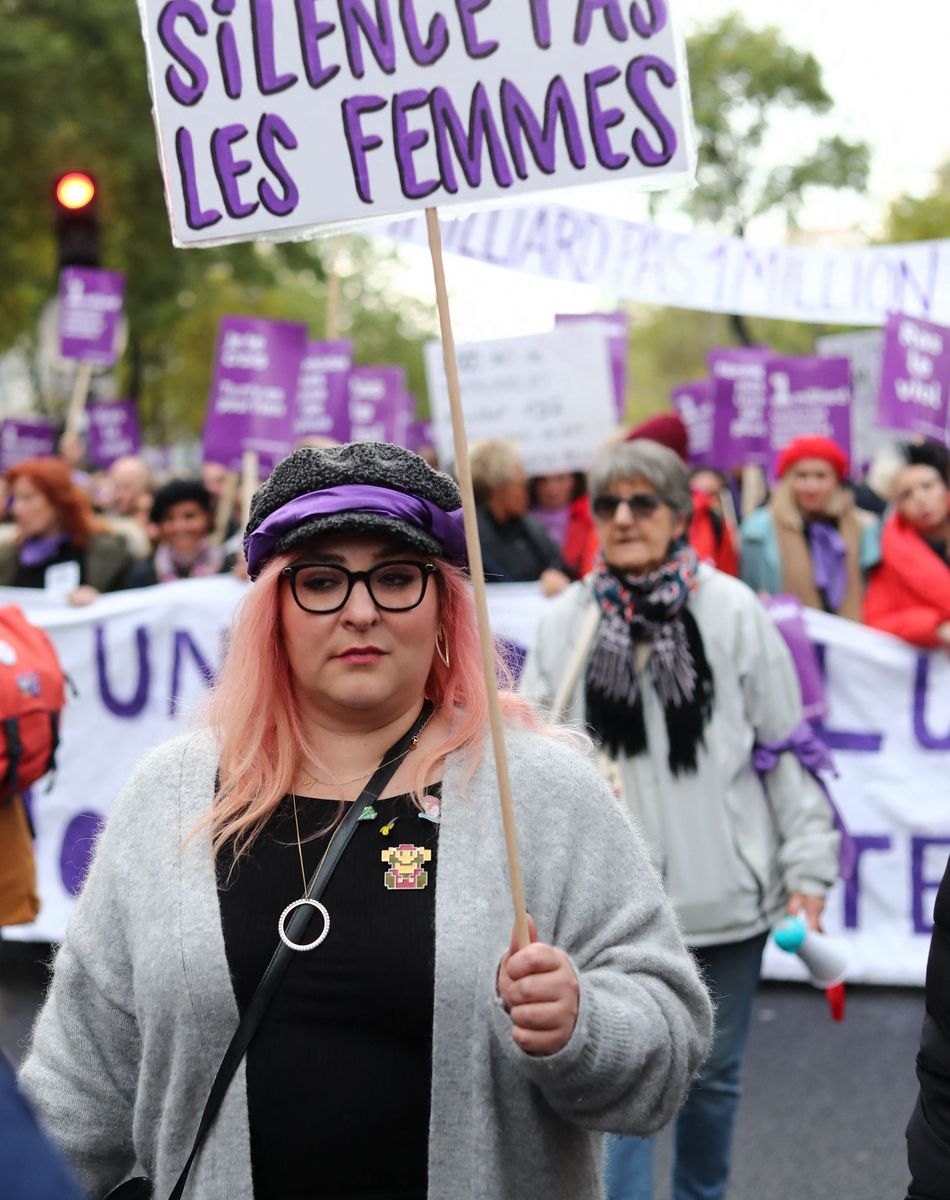 Marilou Berry - De nombreuses artistes et personnalités marchent contre les violences sexistes et sexuelles (marche organisée par le collectif NousToutes) de place de l'Opéra jusqu'à la place de la Nation à Paris le 23 Novembre 2019 © Cyril Moreau / Bestimage