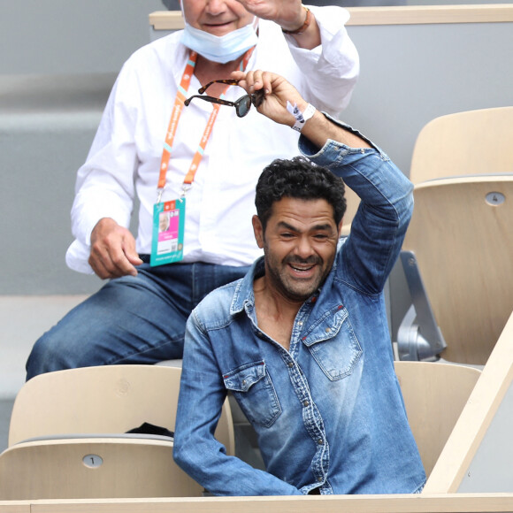 Jamel Debbouze dans les tribunes des internationaux de France Roland-Garros à Paris, le 12 juin 2021. © Dominique Jacovides / Bestimage