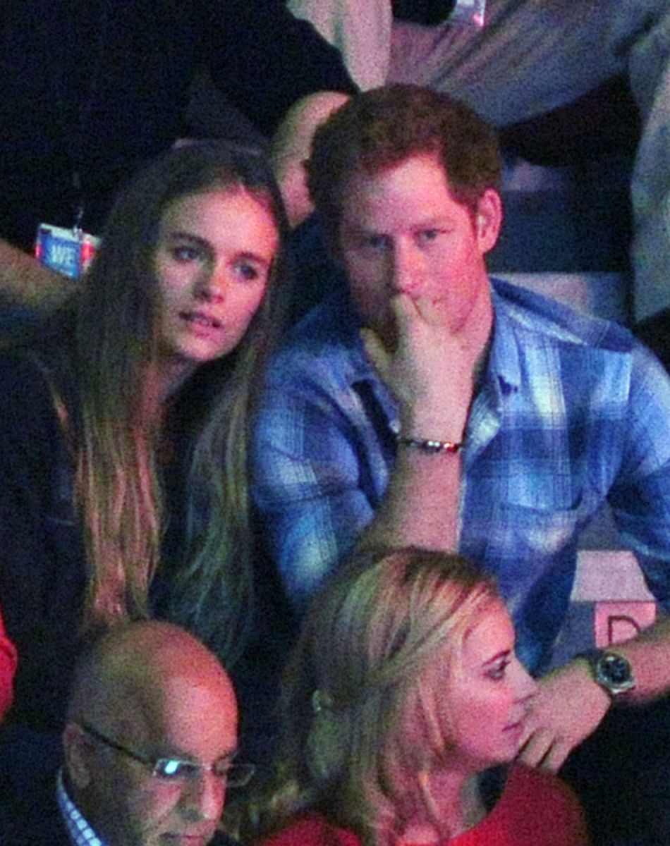 Le prince Harry d'Angleterre, sa compagne Cressida Bonas, dans les tribunes du stade de Wembley lors de l'évènement "We Day UK" à Londres. Le 7 mars 2014
