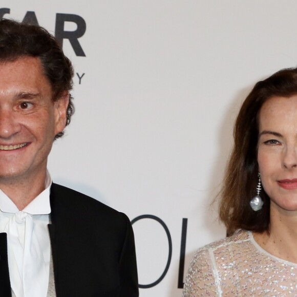 Carole Bouquet et son compagnon Philippe Sereys de Rothschild - Photocall de la soirée "AmfAR's 21st Cinema Against AIDS" à l'Eden Roc au Cap d'Antibes lors du 67ème festival du film de Cannes, le 22 mai 2014.