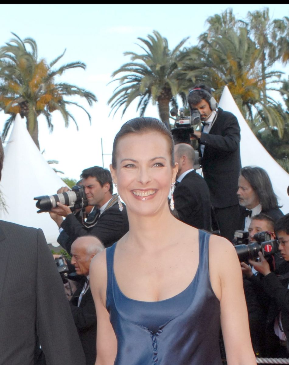 Carole Bouquet et son fils Dimitri - Montée des marches pour la clôture du 60e Festival de Cannes le 27 mai 2007.