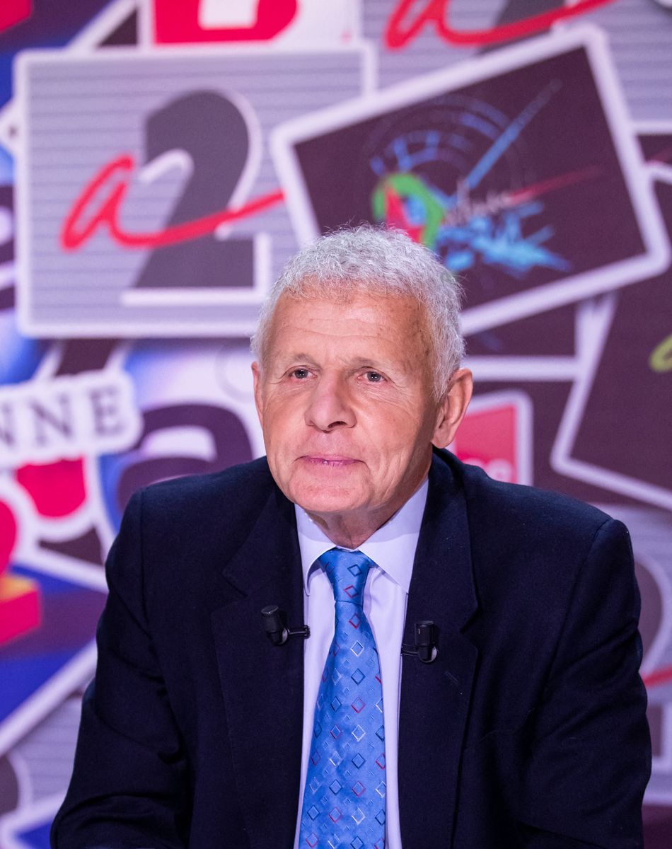 Exclusif - Patrick Poivre d'Arvor (PPDA) - Vente aux enchères au profit du Secours Populaire - Grande soirée solidaire et festive "Secours Pop La Grande Soirée" au Cirque d'Hiver à Paris, diffusée en direct le 6 février sur France 2, pour lancer la campagne annuelle de dons, le Don'actions, du Secours Populaire. © Tiziano Da Silva - Cyril Moreau / Bestimage