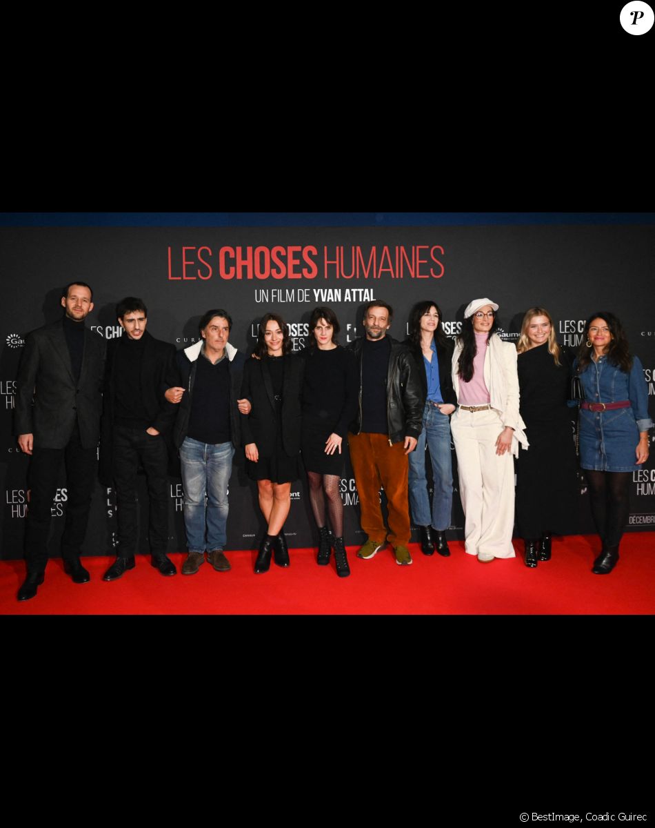 Benjamin Lavernhe, Ben Attal, Yvan Attal, Suzanne Jouannet, Judith Chemla, Mathieu Kassovitz, Charlotte Gainsbourg, Laëtitia Eïdo, Camille Razat et Karine Tuil - Avant-première du film "Les Choses Humaines" au cinéma UGC Normandie à Paris, le 23 novembre 2021. © Coadic Guirec/Bestimage