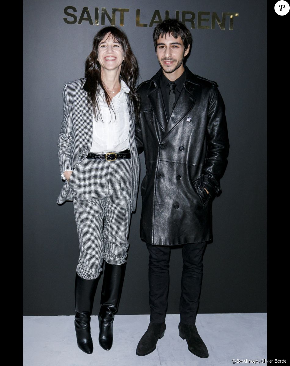 Charlotte Gainsbourg et son fils Ben Attal - Photocall du défilé Saint Laurent collection Printemps-Eté 2022 à Paris, le 28 septembre 2021. © Olivier Borde/Bestimage