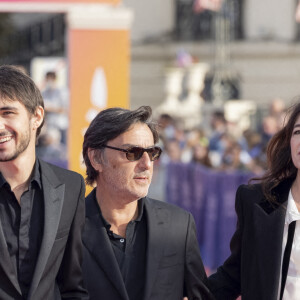 Ben Attal, Yvan Attal et Charlotte Gainsbourg - Première du film "Les choses humaines" lors de la 47e édition du Festival du Cinéma Américain de Deauville, le 11 septembre 2021. © Olivier Borde / Bestimage