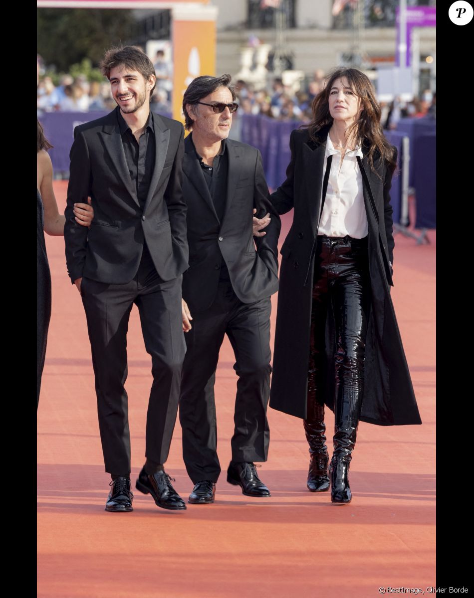 Ben Attal, Yvan Attal et Charlotte Gainsbourg - Première du film "Les choses humaines" lors de la 47e édition du Festival du Cinéma Américain de Deauville, le 11 septembre 2021. © Olivier Borde / Bestimage