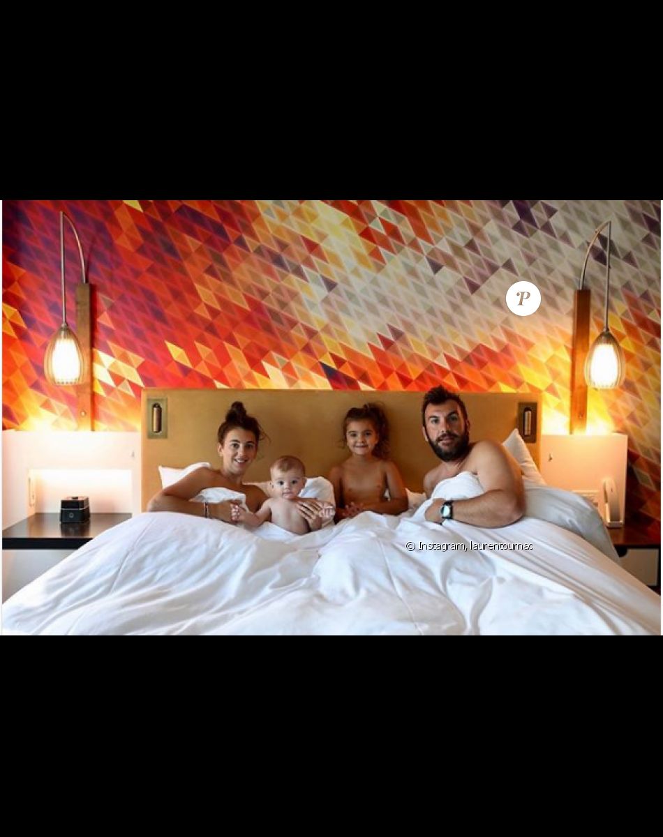 Laurent Ournac dévoile une tendre photo avec sa femme Ludivine, son fils Léon et sa fille Capucine, le 20 août 2019, sur Instagram