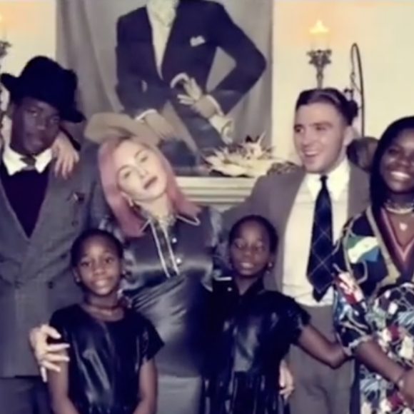 En novembre 2020, Madonna célébrait Thanksgiving avec ses six enfants, Lourdes, Rocco, David, Mercy et les jumelles Stella et Estere.