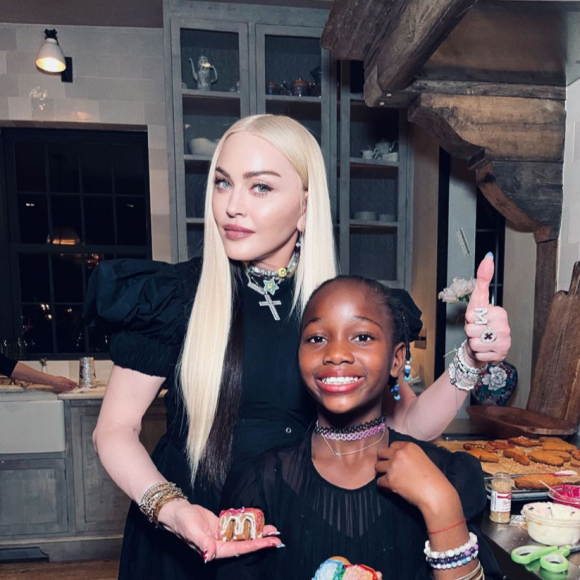 Madonna et sa fille Estere célèbrent Thanksgiving. Le 26 novembre 2021.