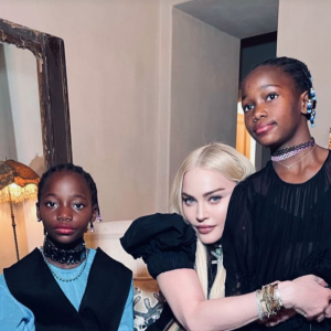 Madonna célèbre Thanksgiving avec ses filles jumelles Stella et Estere. Le 26 novembre 2021.