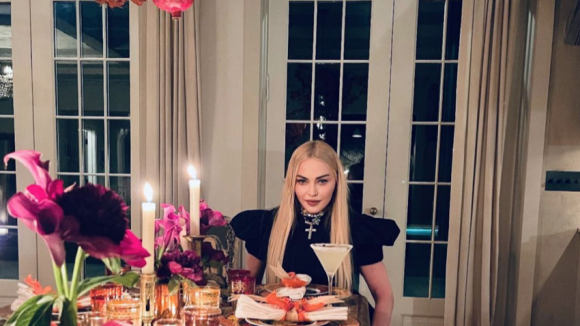 Madonna avec presque tous ses enfants : festin et fête en famille pour Thanksgiving
