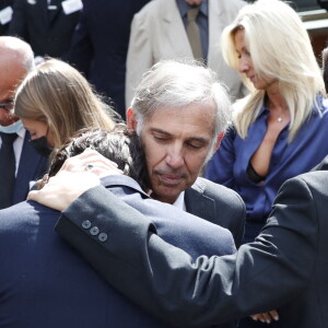 Stella Belmondo, Paul Belmondo et son fils Giacomo, Nathalie Tardivel (Natty) - Sorties - Obsèques de Jean-Paul Belmondo en l'église Saint-Germain-des-Prés, à Paris le 10 septembre 2021. © Cyril Moreau / Bestimage 