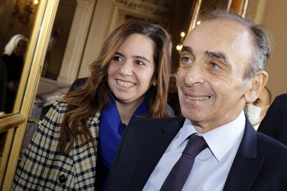 Eric Zemmour et sa conseillère politique Sarah Knafo à Paris le 18 novembre 2021. © Cédric Perrin / Bestimage