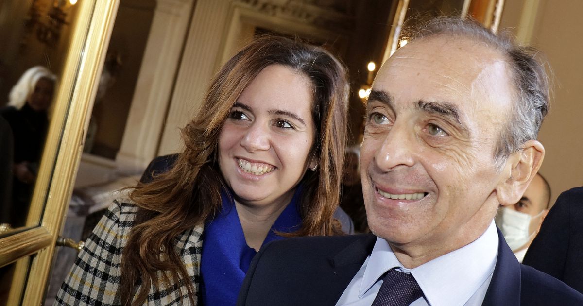 Eric Zemmour et sa conseillère politique Sarah Knafo à Paris le 18