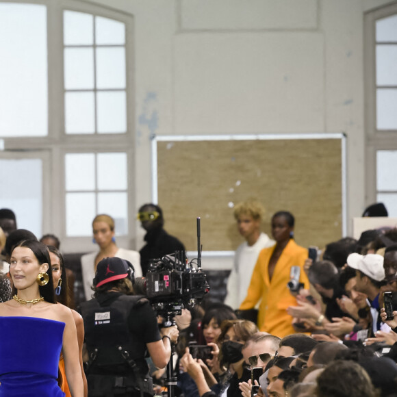 Virgil Abloh, Bella Hadid - Défilé de mode Off White collection Automne-Hiver à Paris, le 4 juillet 2021.