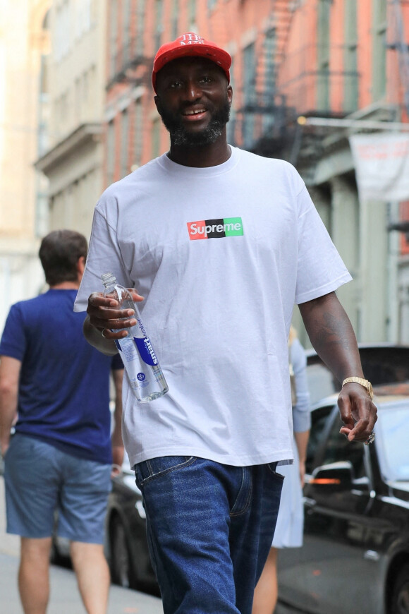 Virgil Abloh se balade dans New York, le 14 septembre 2021. 