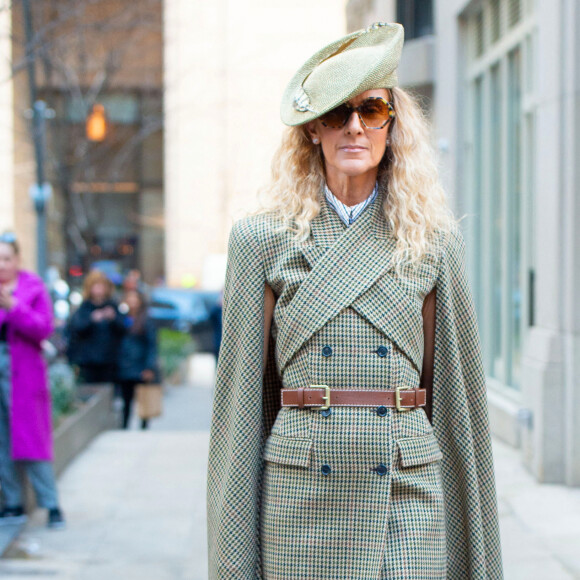 Céline Dion prend la pose pour les photographes à New York, le 5 mars 2020. 