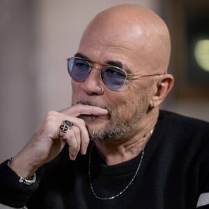 Exclusif - Pascal Obispo lors de l'enregistrement de sa surprise pour l'émission "La Lettre", à La Cantine Sauvage à La Plaine-Saint-Denis à Paris, présentée par S.Davant et diffusée le 29 mai 2021 sur France 2. Le 5 décembre 2020 © Cyril Moreau / Bestimage