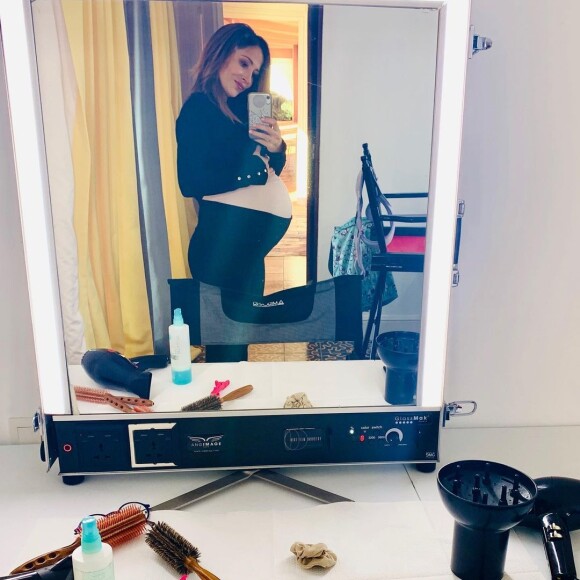 Fabienne Carat enceinte sur le tournage de "Section de recherches", sur TF1.