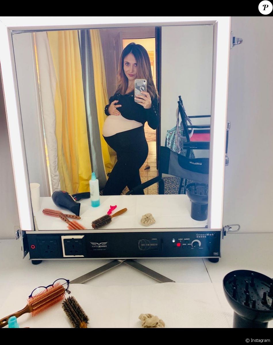 Fabienne Carat enceinte sur le tournage de "Section de recherches", sur TF1.