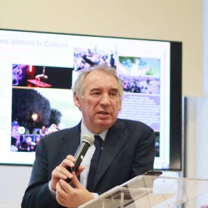 Le maire sortant François Bayrou avec sa liste "Nous aimons Pau" propose un "marathon programmatique" au Pavillon des arts à Pau, France, le 7 mars 2020. © Christophe de Prada/Bestimage