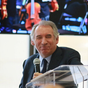 Le maire sortant François Bayrou avec sa liste "Nous aimons Pau" propose un "marathon programmatique" au Pavillon des arts à Pau, France, le 7 mars 2020. © Christophe de Prada/Bestimage