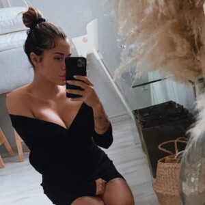 Anaïs Camizuli prend la pose sur Instagram