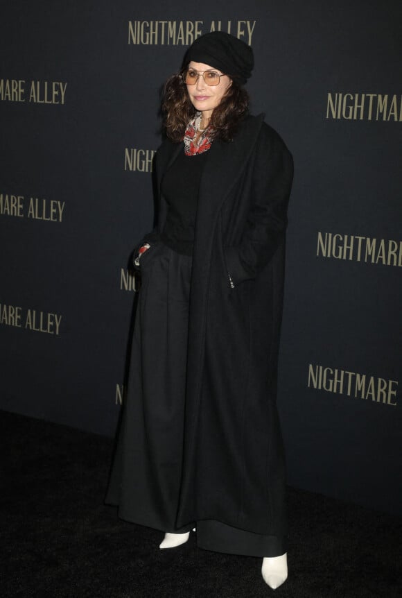 Gina Gershon - Première du film "Nightmare Alley" au Alice Tully Hall à New York. Le 1er décembre 2021