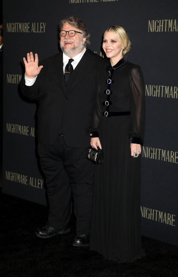Guillermo del Toro et la scénariste Kim Morgan - Première du film "Nightmare Alley" au Alice Tully Hall à New York. Le 1er décembre 2021 © Nancy Kaszerman / Zuma Press / Bestimage
