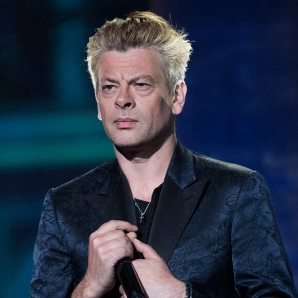 Exclusif - Benjamin Biolay - Enregistrement de l'émission "La chanson de l'année" dans les jardins du Palais Royal à Paris, qui sera diffusée le 12 juin sur TF1. Le 11 juin 2020 © Cyril Moreau / Bestimage 