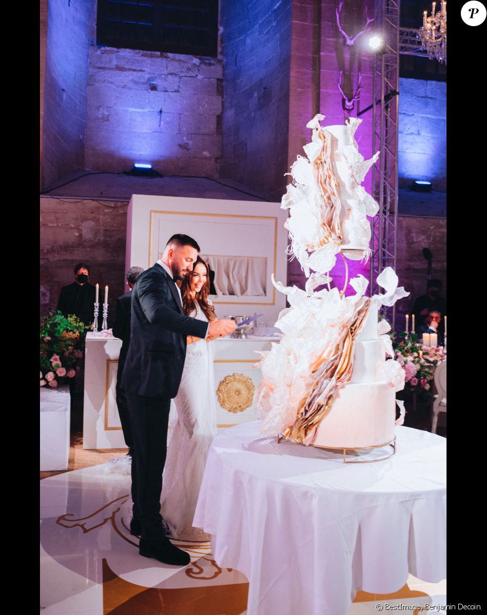 Exclusif - Mariage de Nabilla Benattia (robe de mariée créée par Jean-Paul Gaultier) et Thomas Vergara au château de Chantilly, France, le 5 juillet 2021. © Benjamin Decoin/Bestimage